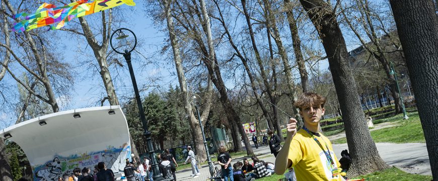 Europe House со средните училишта