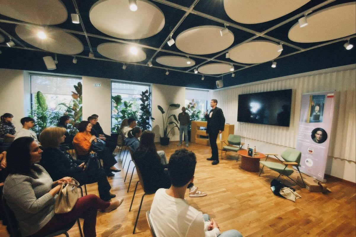 Europe House Велес беше домаќин на промоција која собра млади љубители на книги од СОУ Гимназија “Кочо Рацин” – Велес
