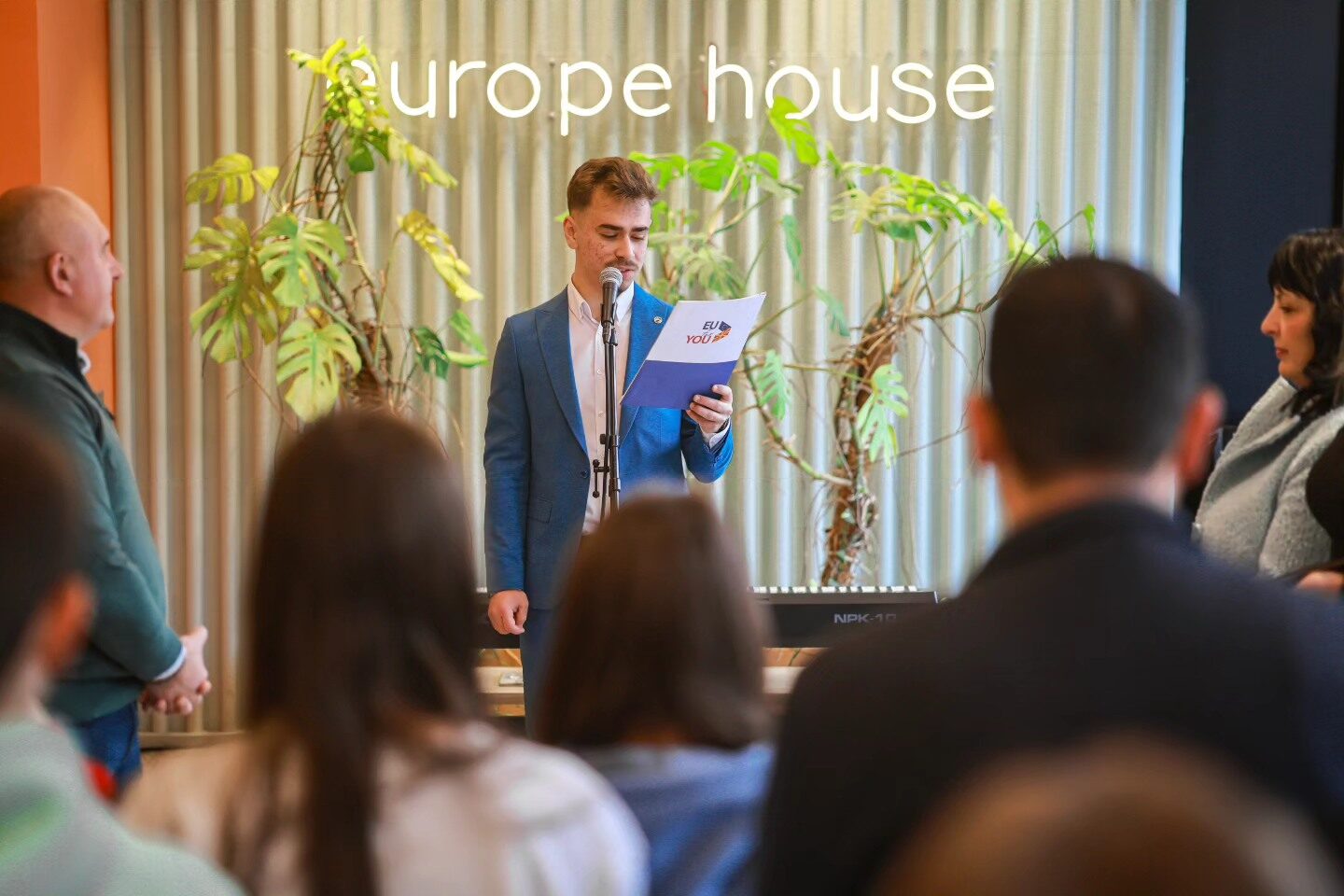 Europe House Крива Паланка ја заокружи годината со стил преку изложбата “Празнични разгледници”