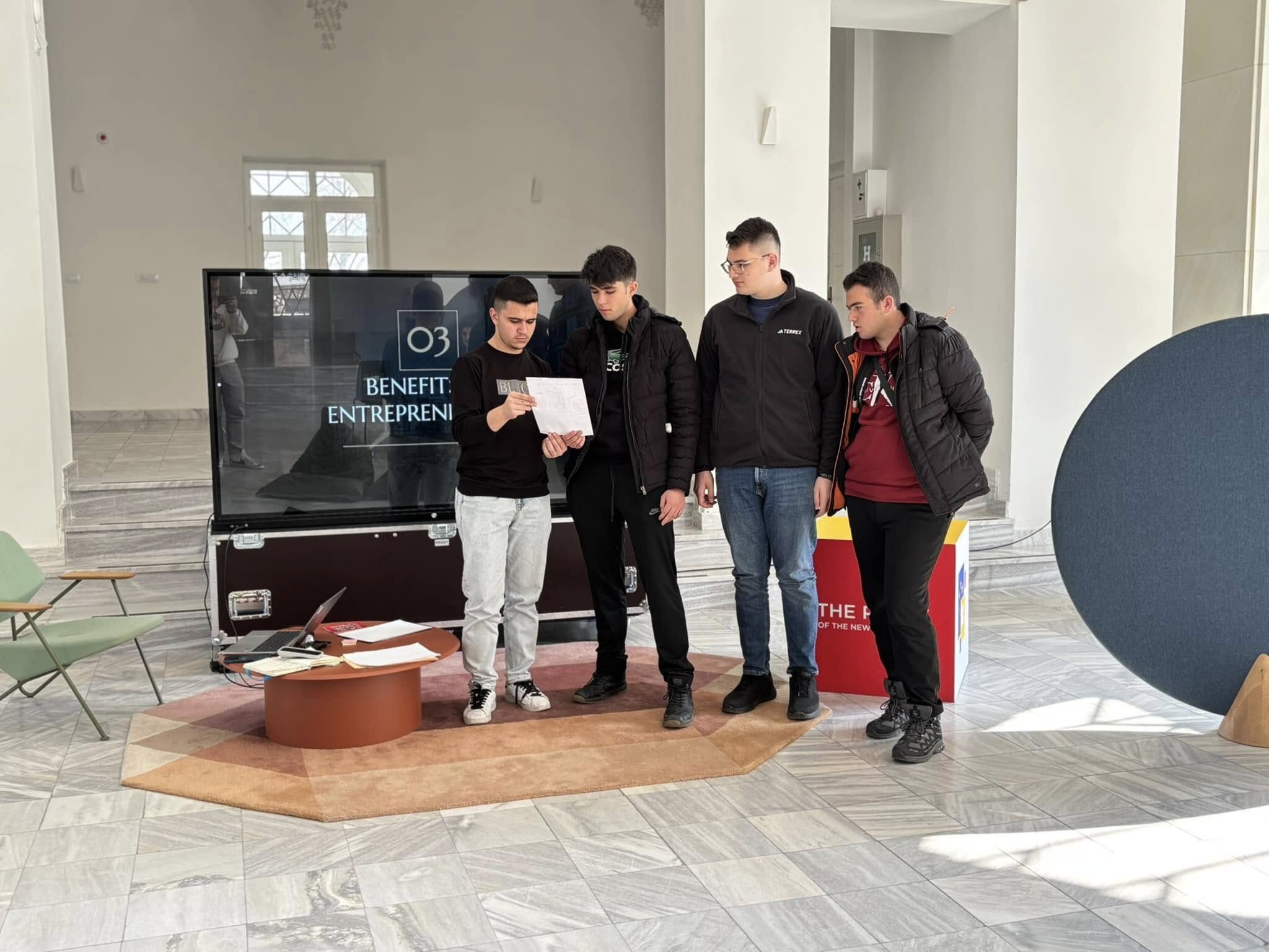 Во Europe House Битола, младите повторно ја докажаа својата креативност и желба за знаење преку Erasmus+ работилниците, организирани од учениците на средното училиште САБА Битола