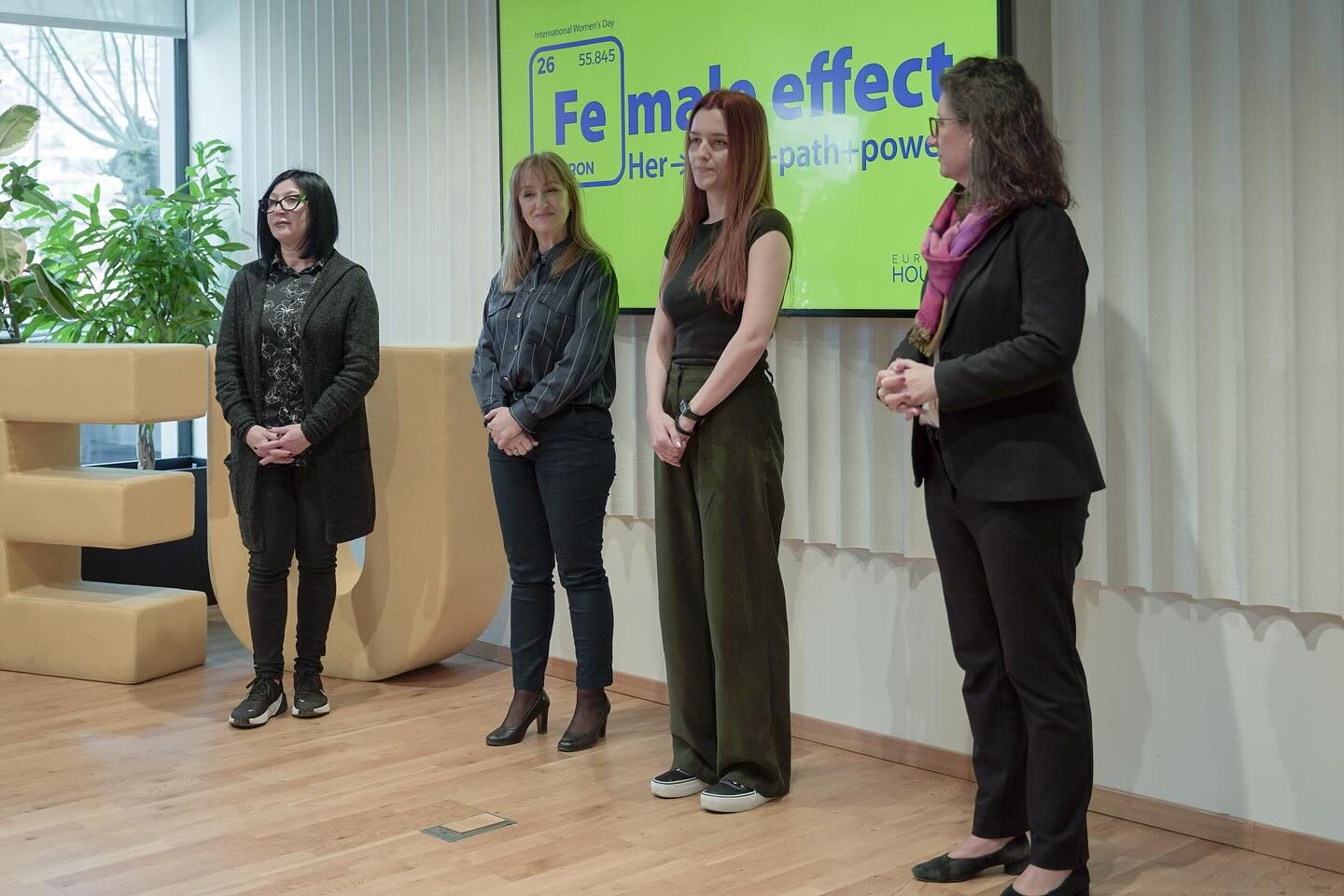 Вчера во Europe House Велес имавме привилегија да слушнеме инспиративни приказни од четири неверојатни жени: (Fe)male Effect – Жени што инспирираат! 