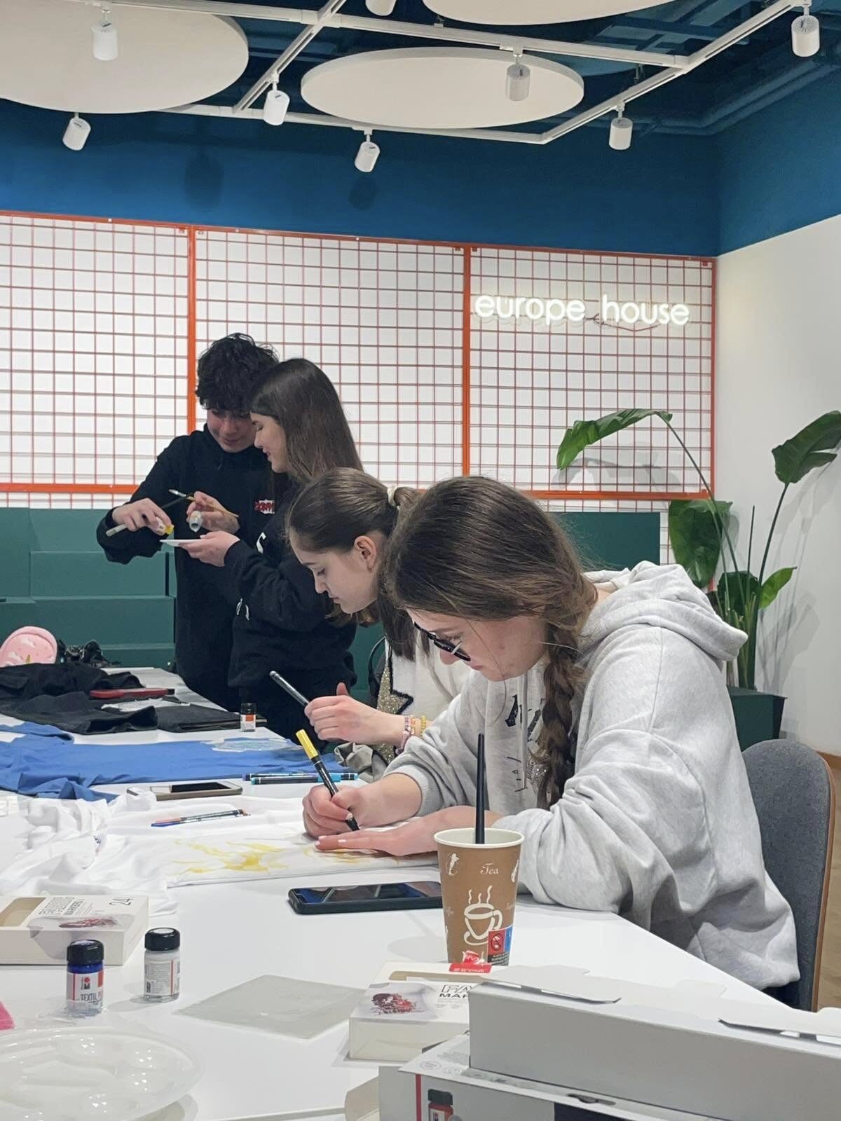 Во Europe House Велес се одржа интерактивна работилница ReStyle на којашто се донесоа нови перспективи за модата и одржливоста