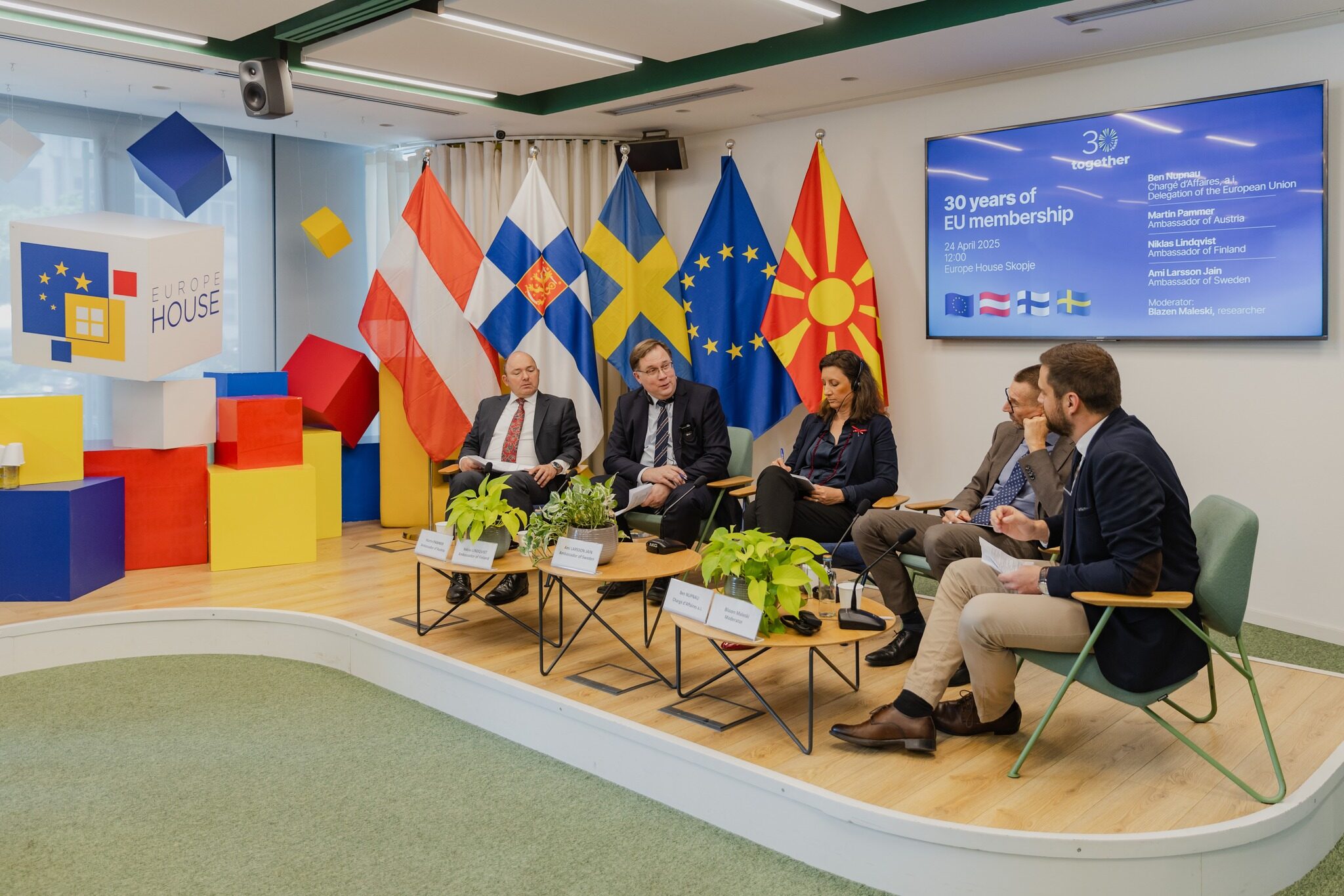 Во Јуроп Хаус-Скопје се одржи панел дискусија по повод 30-годишнината од пристапувањето на Австрија, Финска и Шведска во Европската Унија.