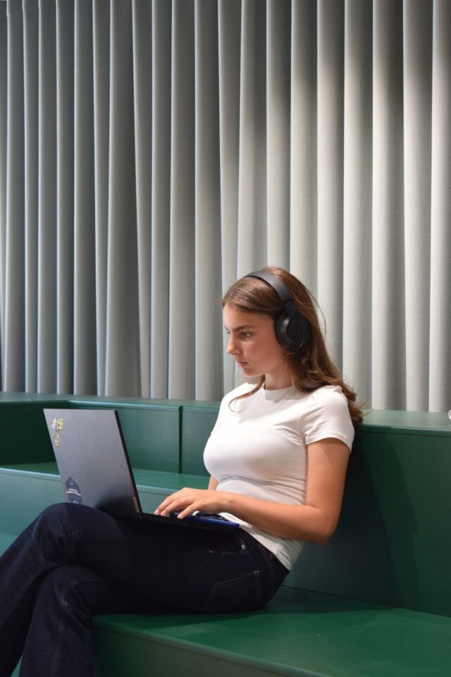 Во Europe House Тетово, заедно со Digital School, се одржа Hackathon посветен на младите и нивната креативност во светот на технологијата